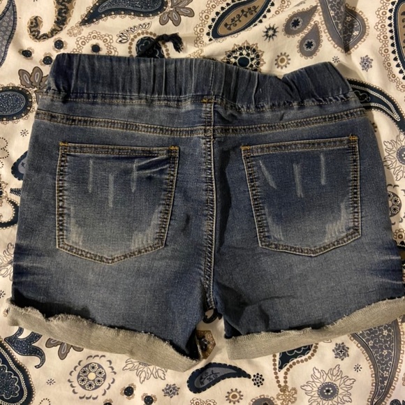 Jeans Short - Picture 2 of 2